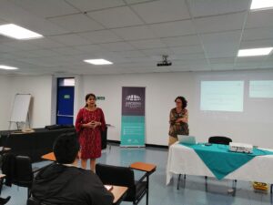 Inauguración del curso, se destaca la presencia de la señora Carmen Campos R., Subdirectora General del Archivo Nacional.